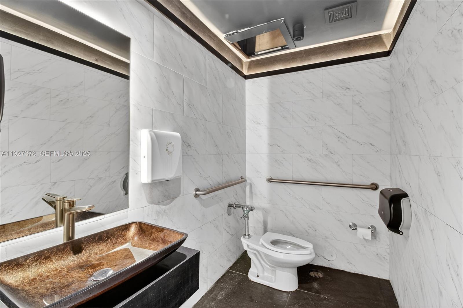 1216 Washington Ave Property Photo 14
