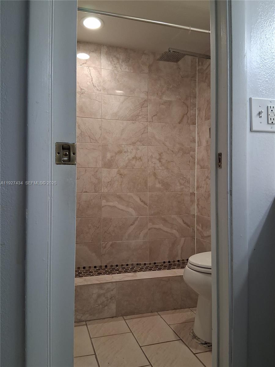3905 N Nob Hill Rd 510 Property Photo 40