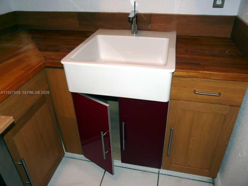 1880 Nw 68th Ter Property Photo 2
