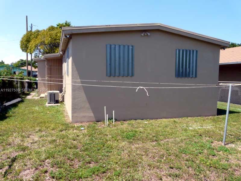 1880 Nw 68th Ter Property Photo 3