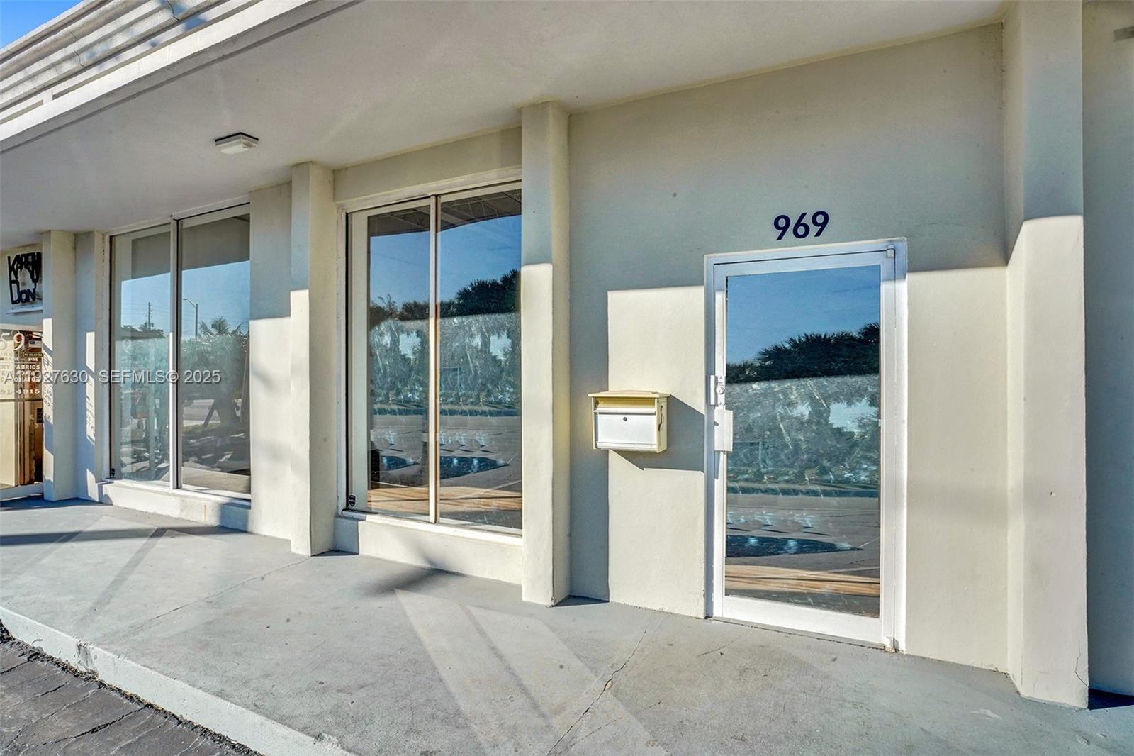 4500 N Dixie Hwy Property Photo 7