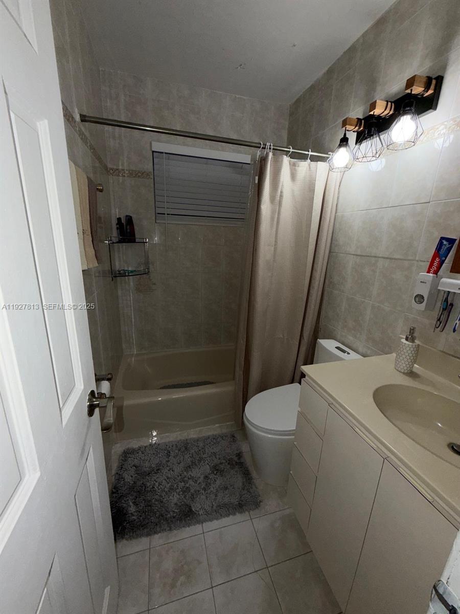 100 Ne 171st Ter Property Photo 8