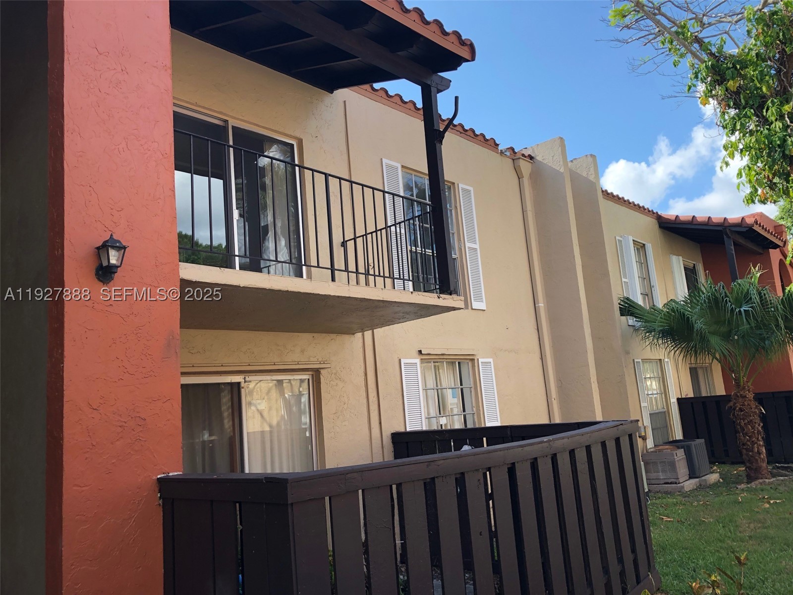 10744 N Kendall Dr M-16 Property Photo 1