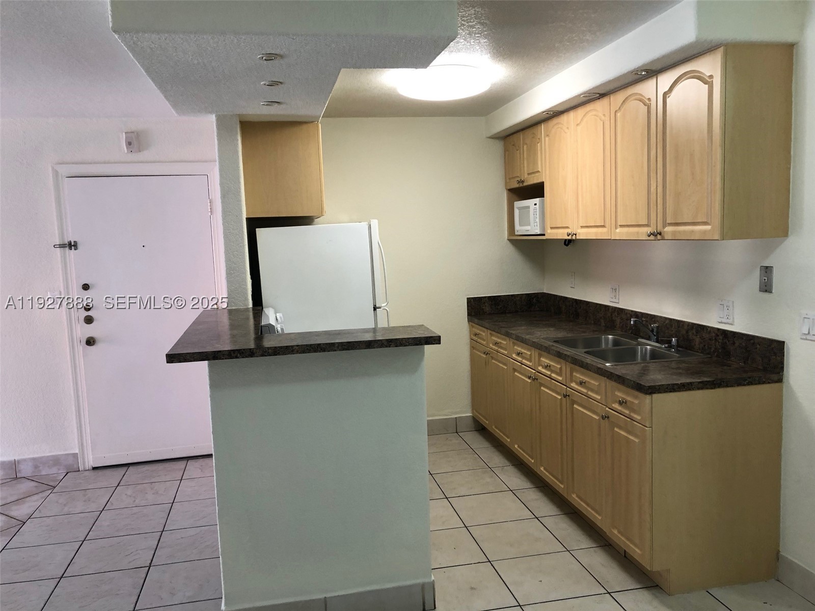 10744 N Kendall Dr M-16 Property Photo 3