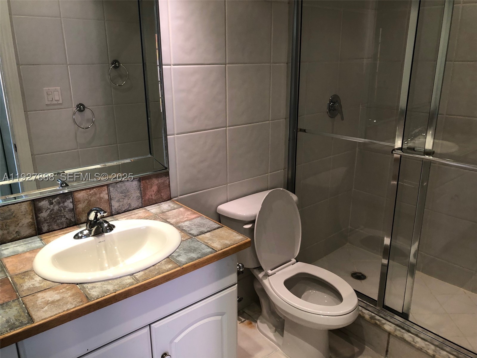 10744 N Kendall Dr M-16 Property Photo 4