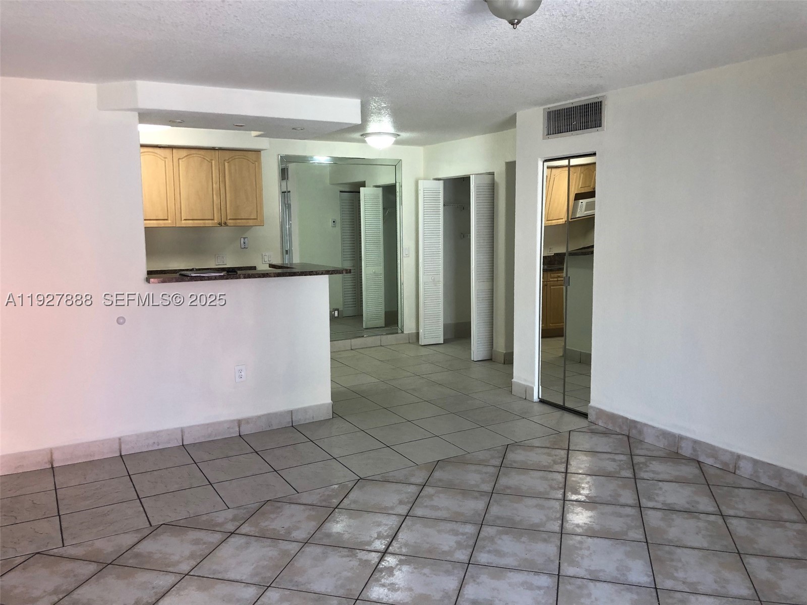 10744 N Kendall Dr M-16 Property Photo 5