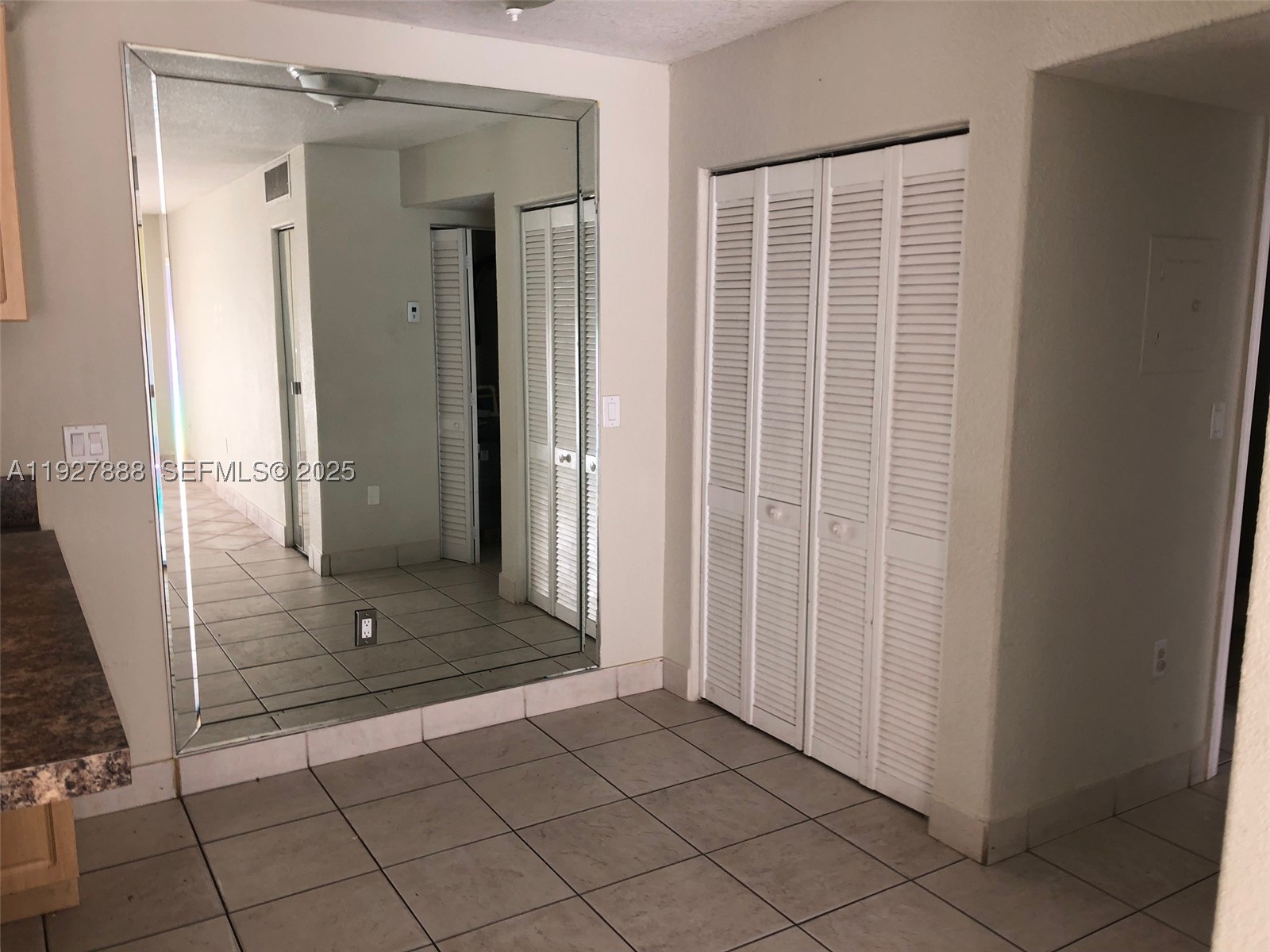 10744 N Kendall Dr M-16 Property Photo 7