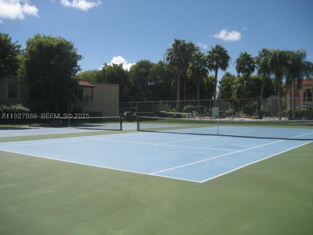10744 N Kendall Dr M-16 Property Photo 14