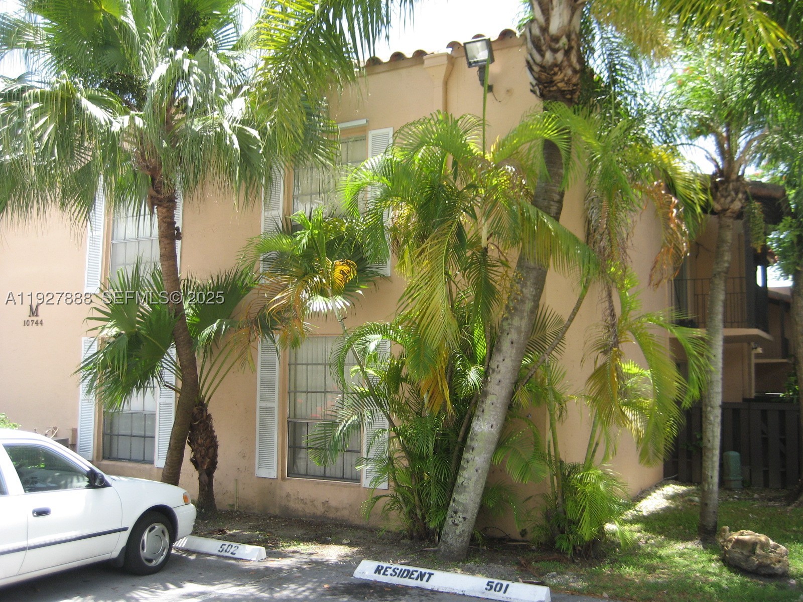 10744 N Kendall Dr M-16 Property Photo 16