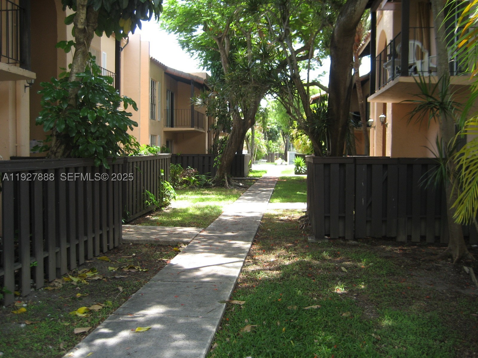 10744 N Kendall Dr M-16 Property Photo 18