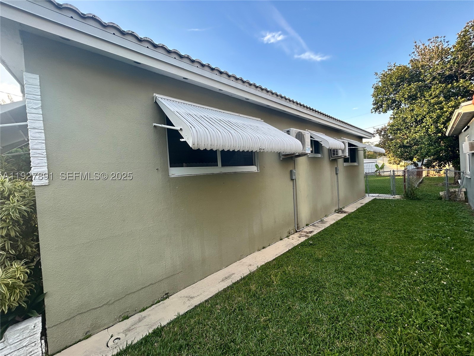 1915 Mayo St Property Photo 5