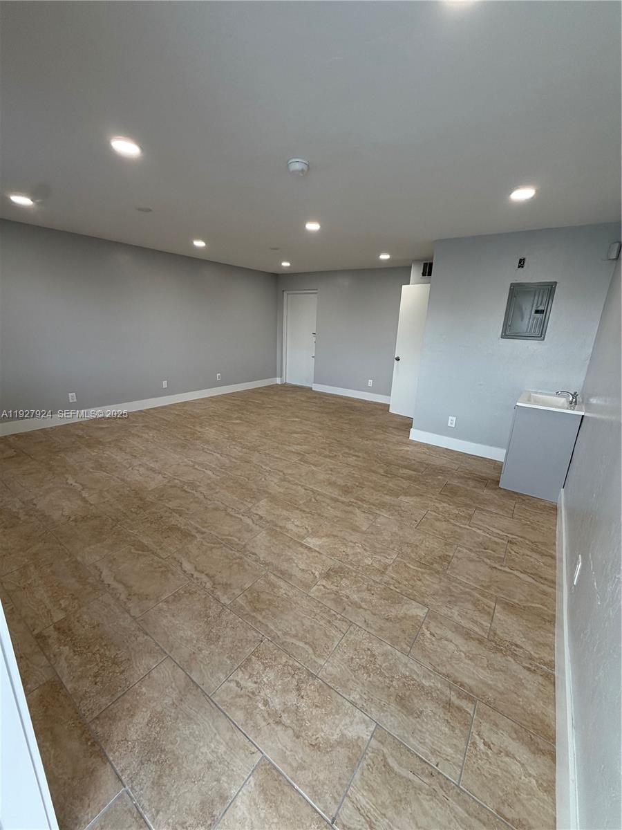 2700 Evans Ave 3 Property Photo 7