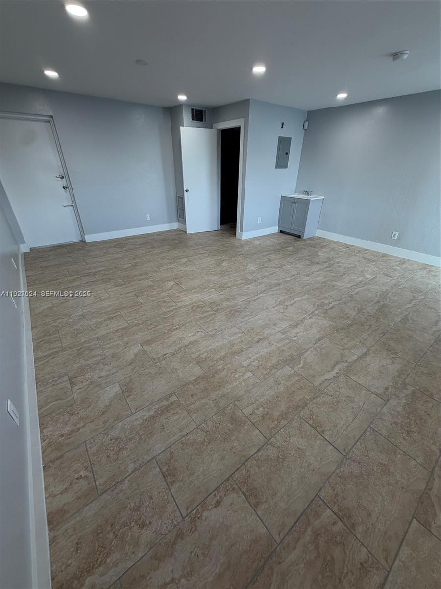 2700 Evans Ave 3 Property Photo 9