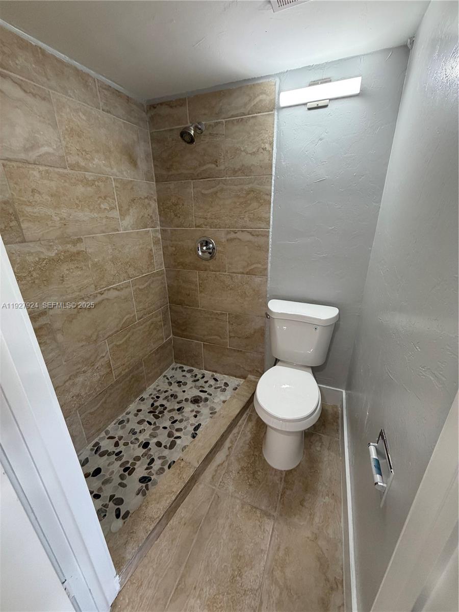 2700 Evans Ave 3 Property Photo 10