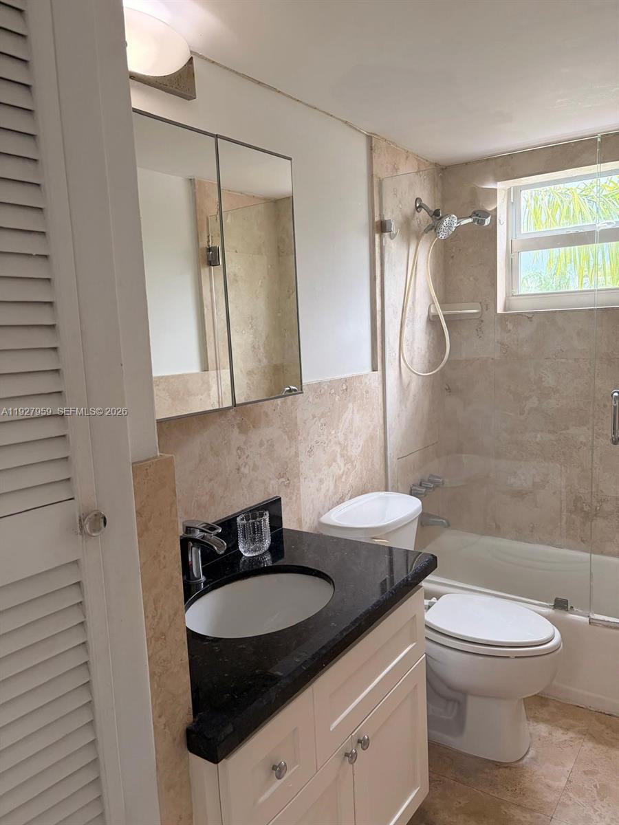 335 Collins Ave 302 Property Photo 12