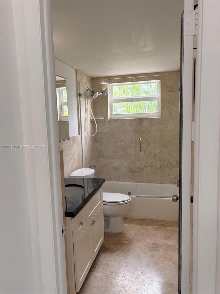 335 Collins Ave 302 Property Photo 13