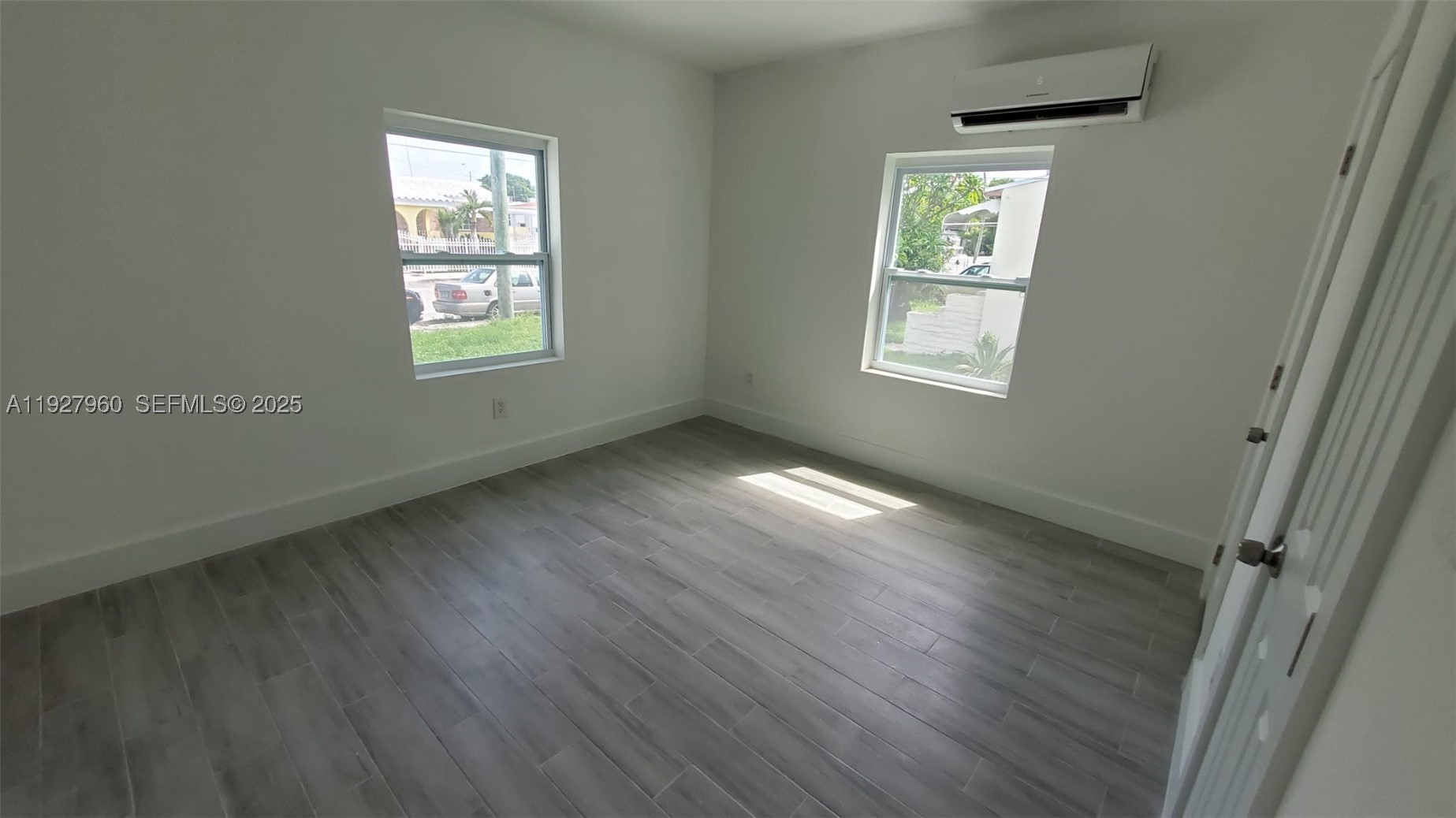 560 Nw 53rd St Property Photo 5