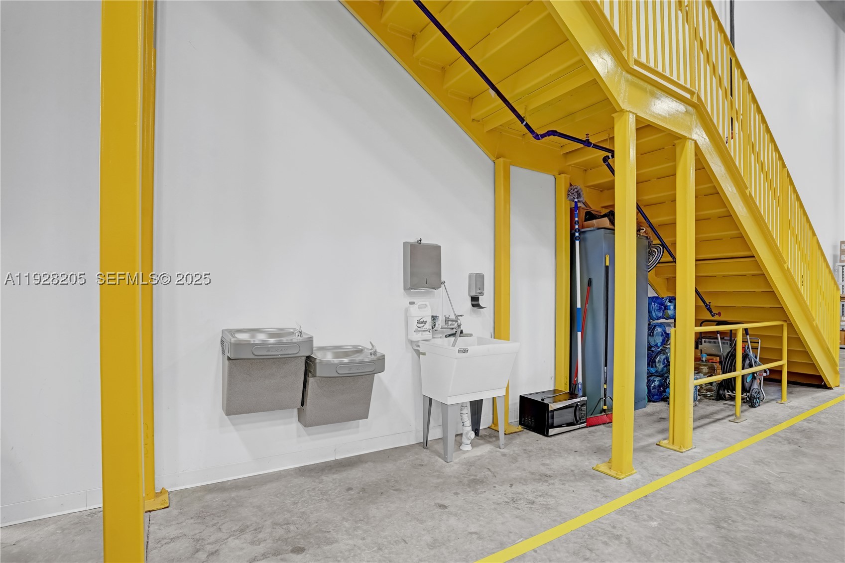 A11928205 Property Photo 24