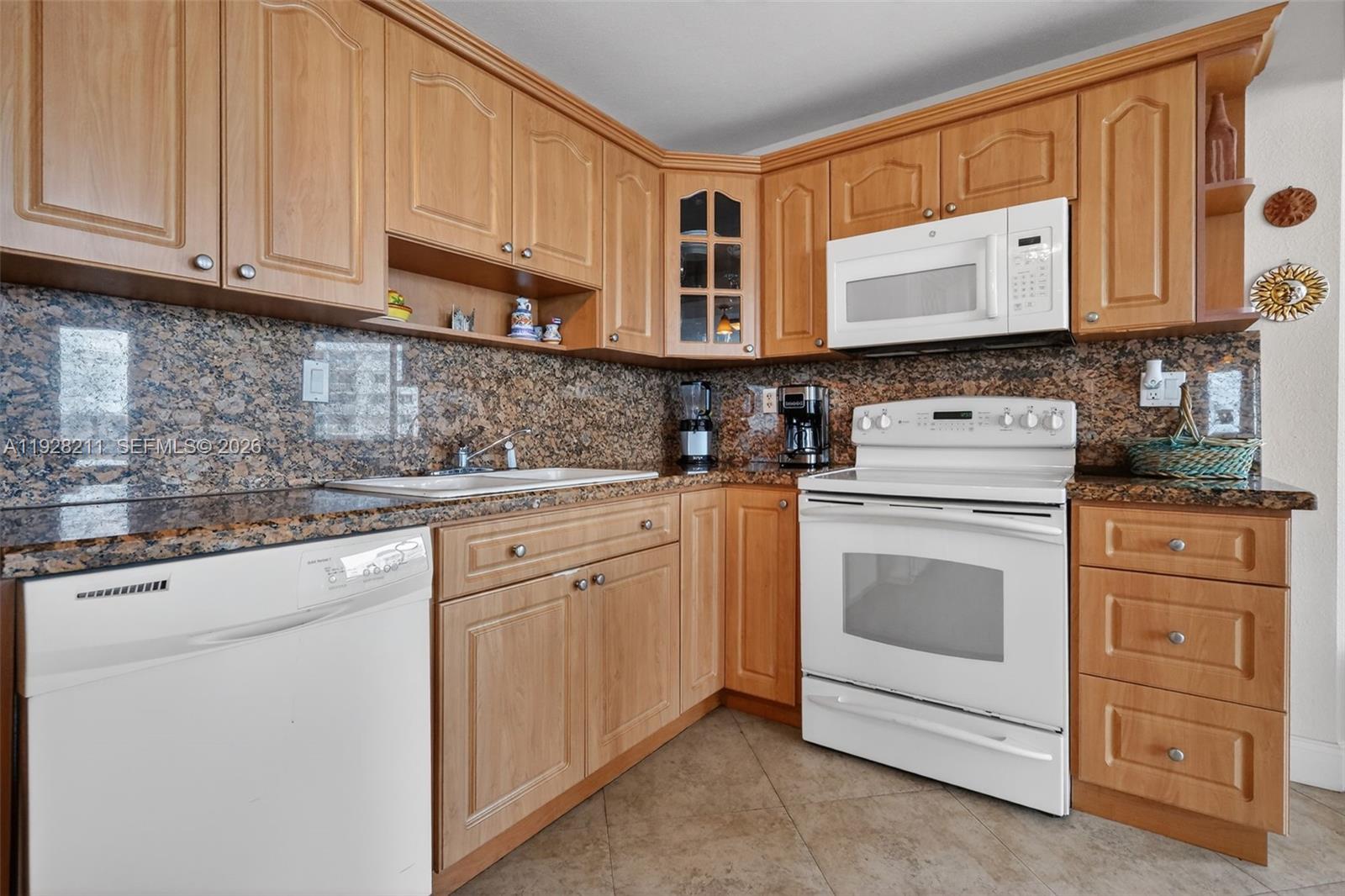 7135 Collins Ave 1015 Property Photo 8
