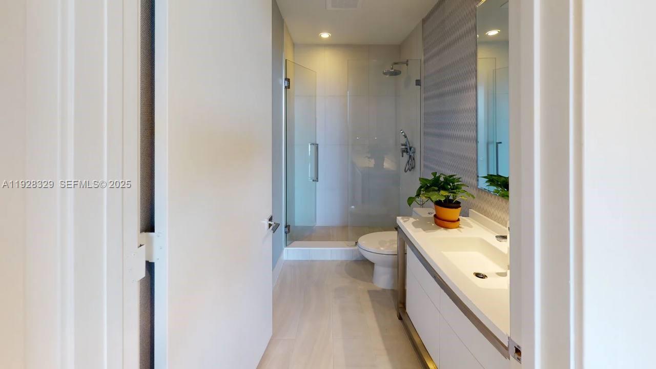 2000 Metropica Way 1701 Property Photo 11