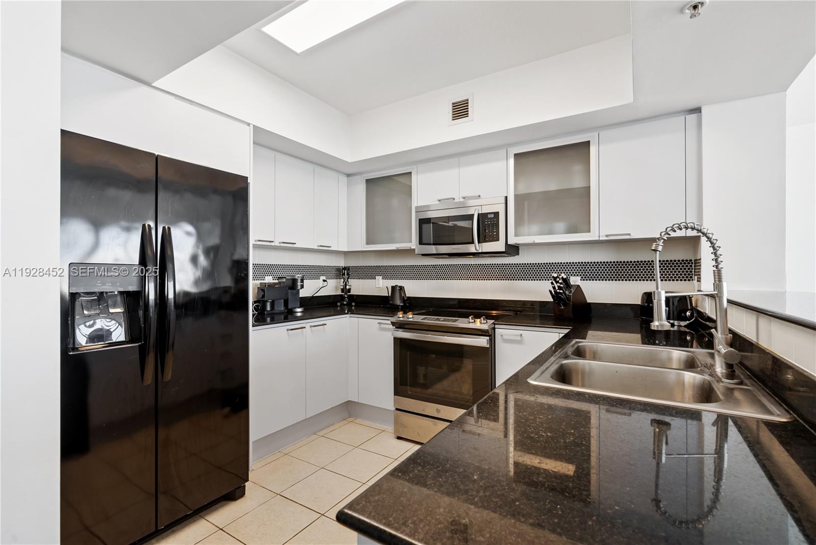 16699 Collins Ave 1507 Property Photo 8