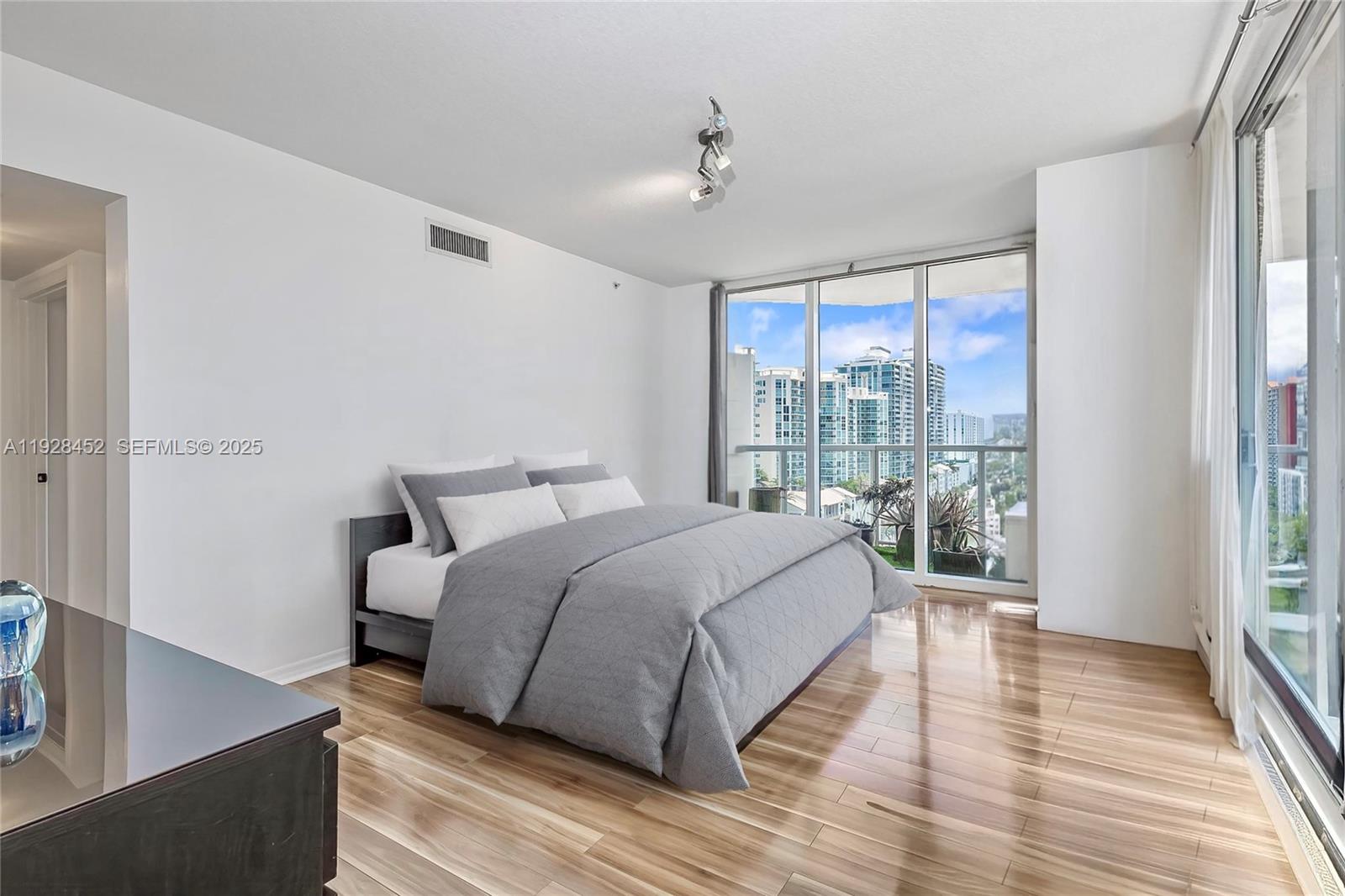 16699 Collins Ave 1507 Property Photo 11
