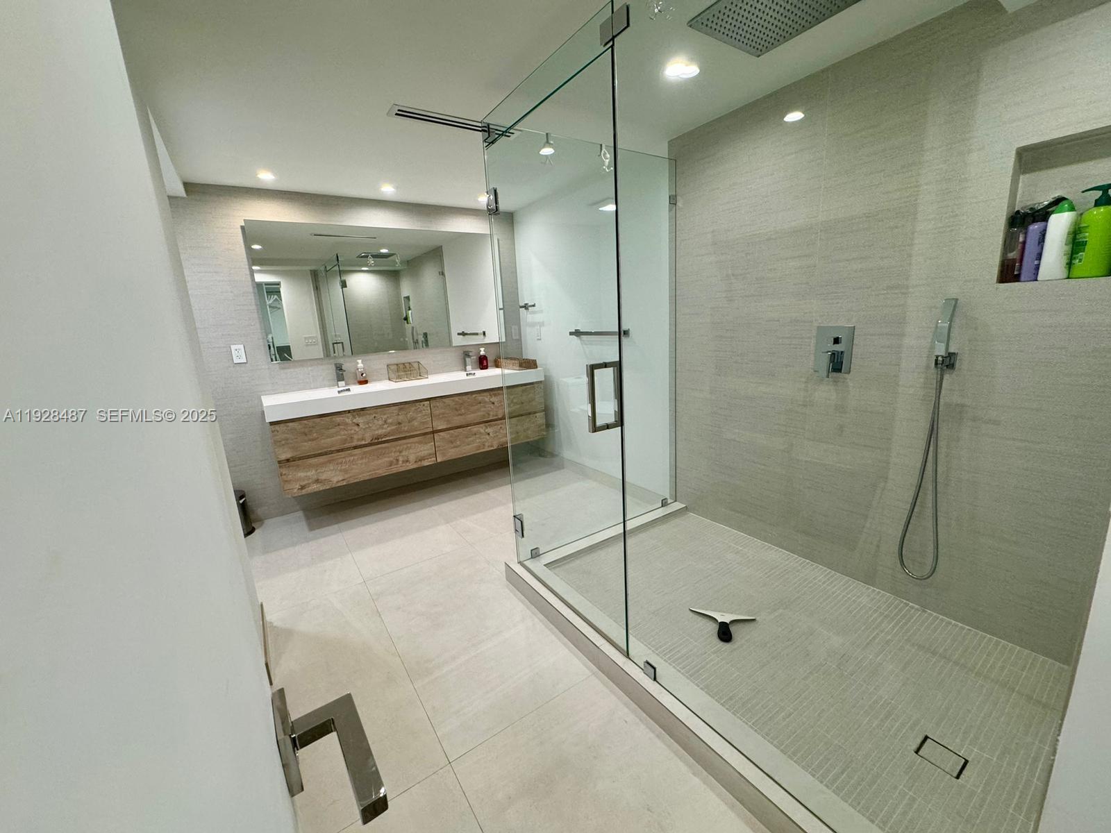 1121 Crandon Blvd E1001 Property Photo 14