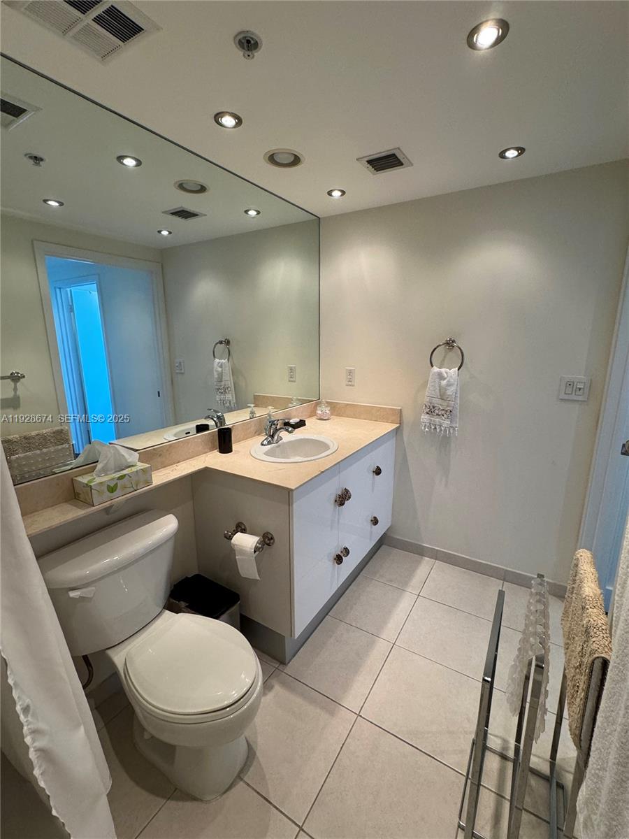 335 S Biscayne Blvd 2403 Property Photo 16