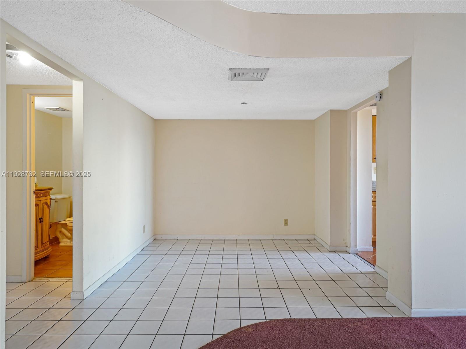 100 Golden Isles Dr Ph 6 Property Photo 8