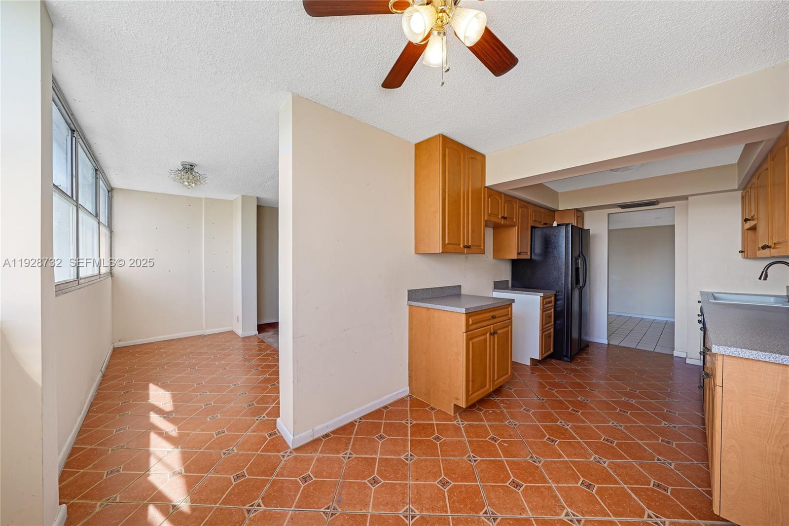 100 Golden Isles Dr Ph 6 Property Photo 13