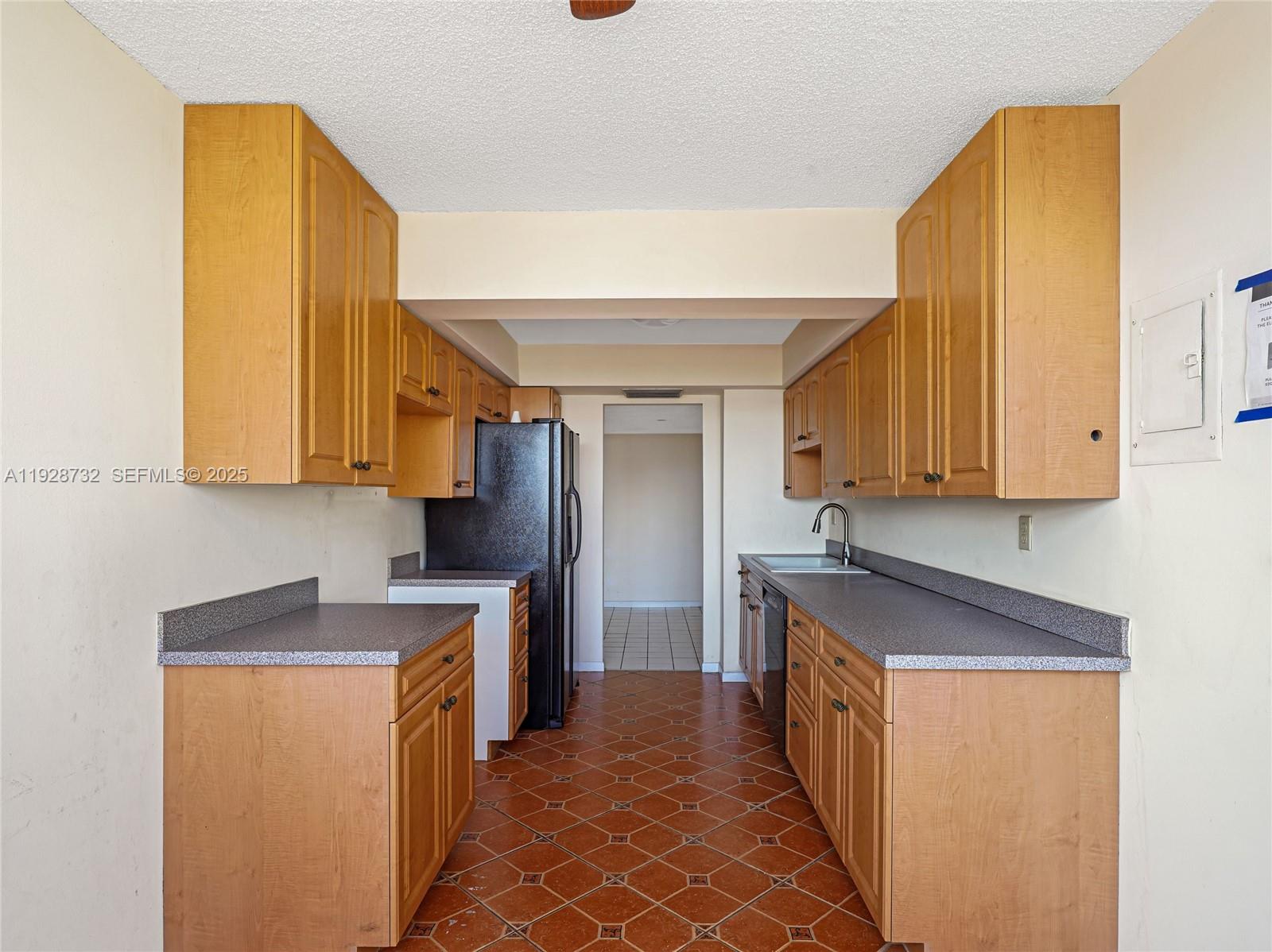 100 Golden Isles Dr Ph 6 Property Photo 14
