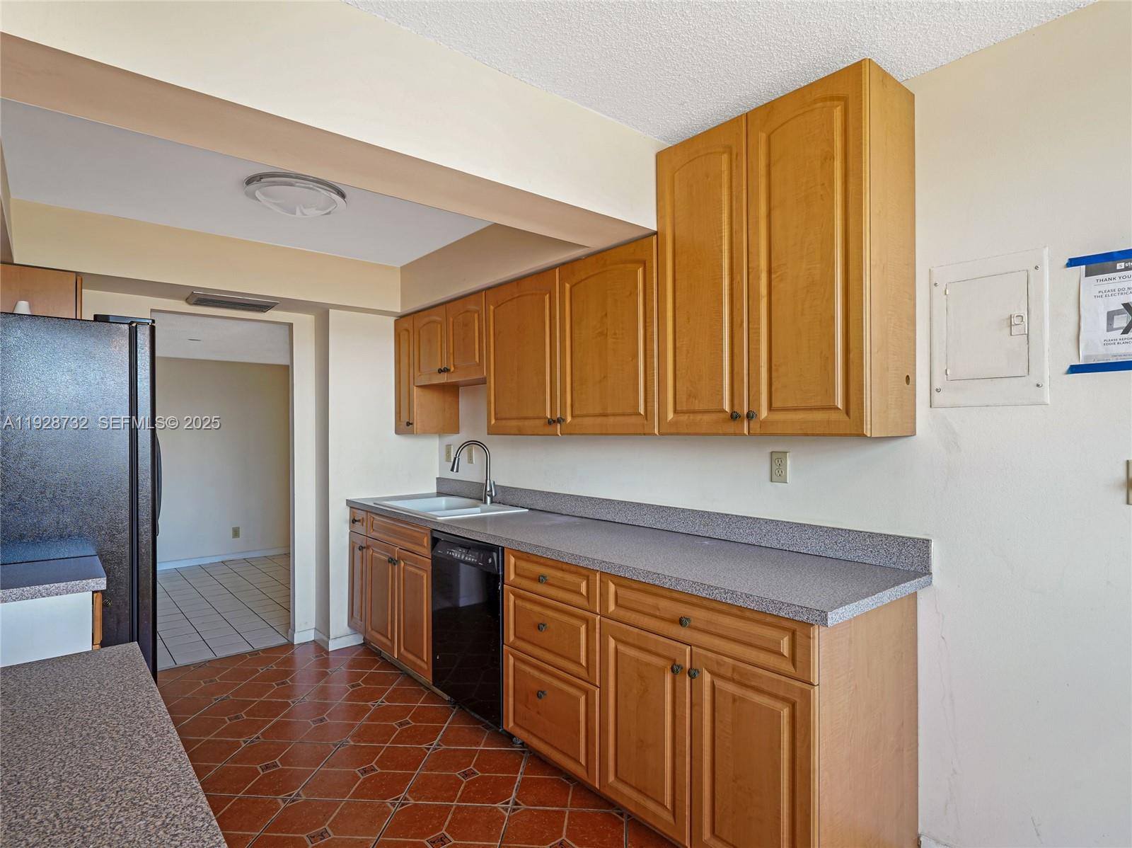 100 Golden Isles Dr Ph 6 Property Photo 15