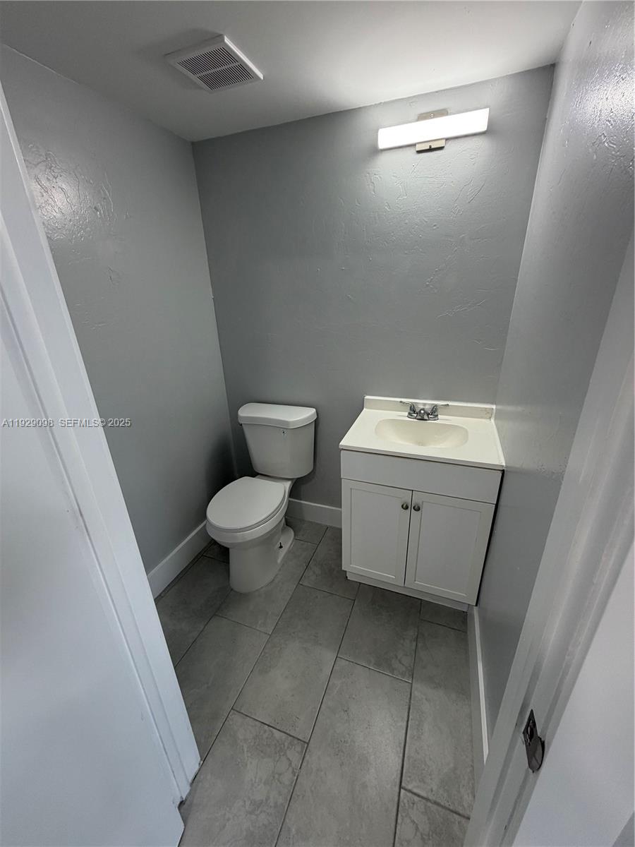 2700 Evans Ave 5 Property Photo 8