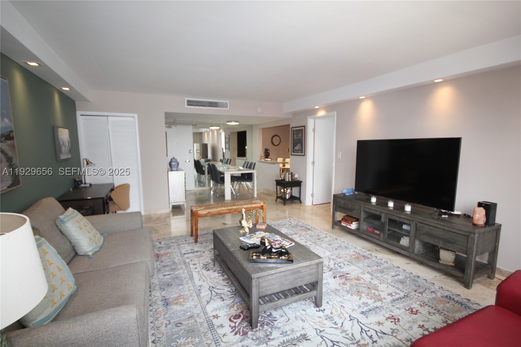 5161 Collins Ave 1610 Property Photo 5
