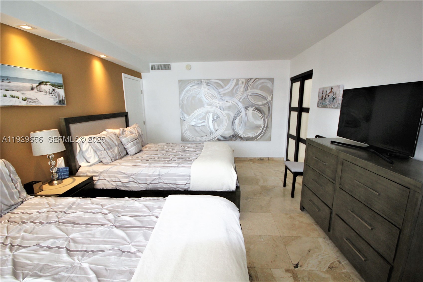 5161 Collins Ave 1610 Property Photo 11
