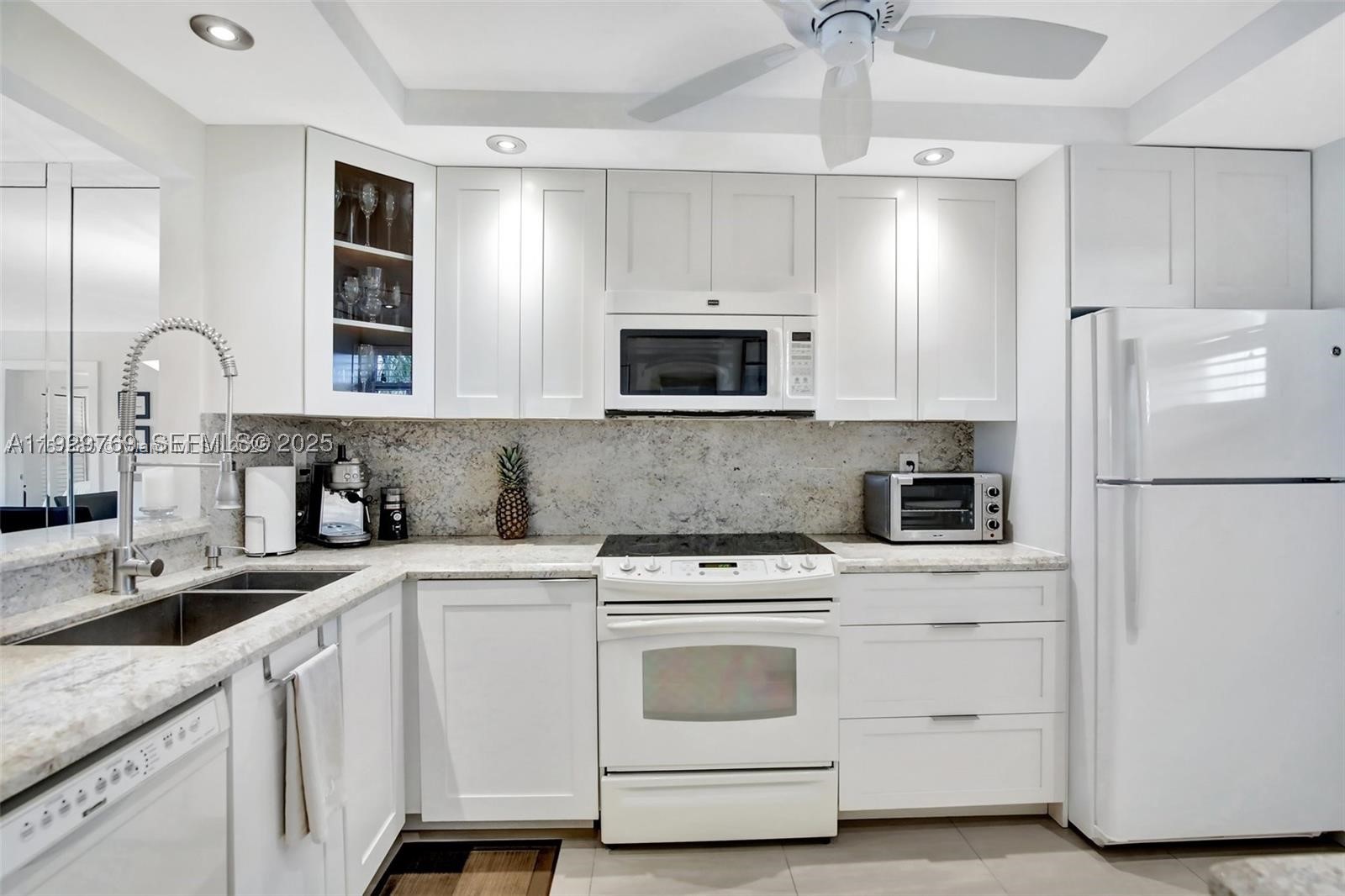 3930 Inverrary Blvd 405-d Property Photo 4