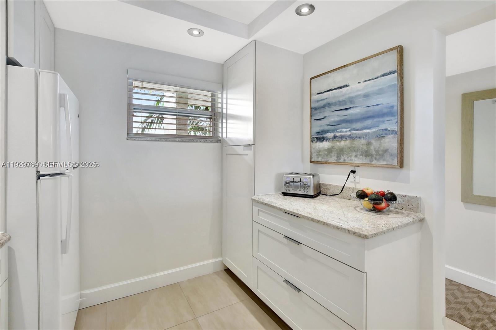 3930 Inverrary Blvd 405-d Property Photo 6
