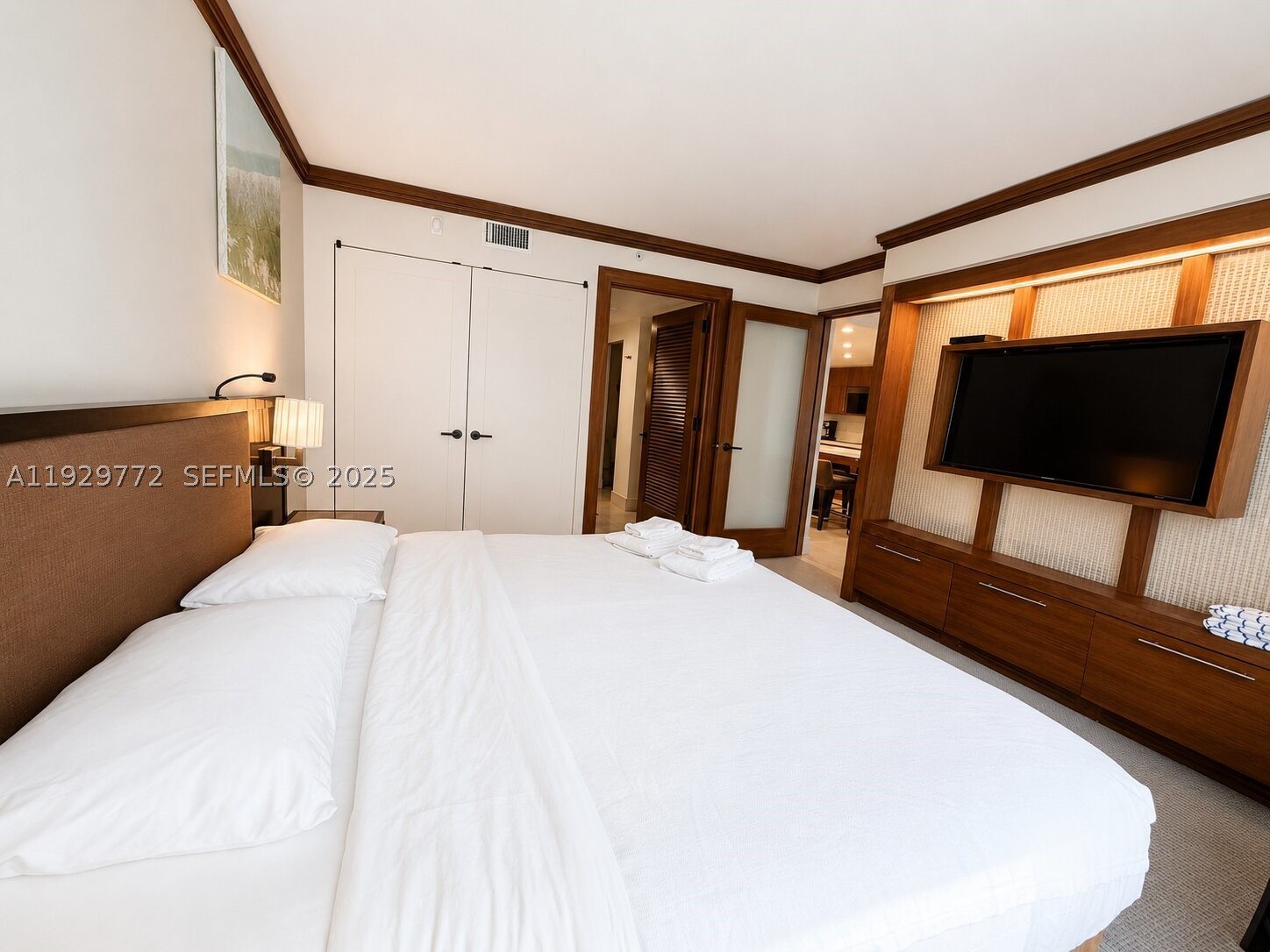 6801 Collins Ave 309 Property Photo 9