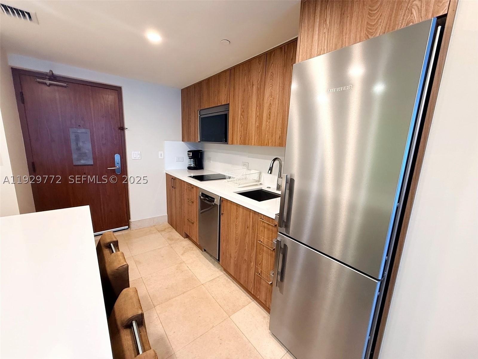 6801 Collins Ave 309 Property Photo 16