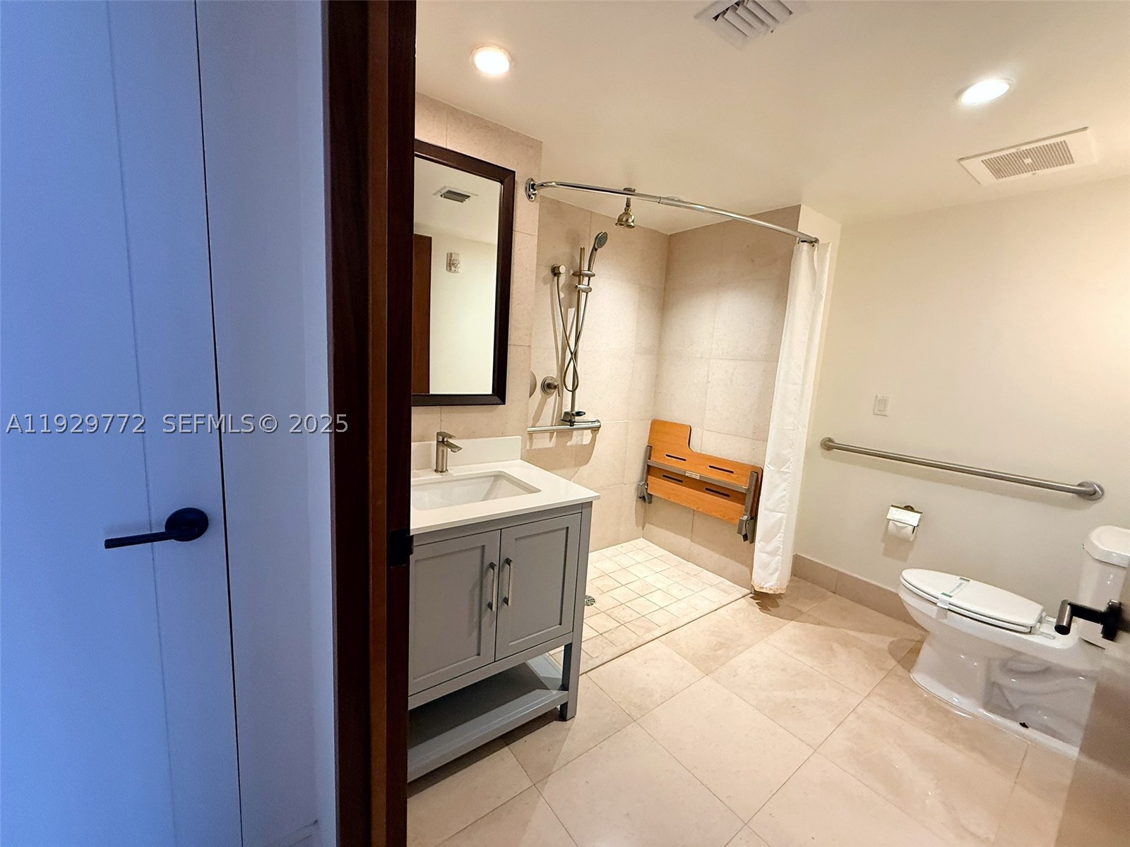 6801 Collins Ave 309 Property Photo 22