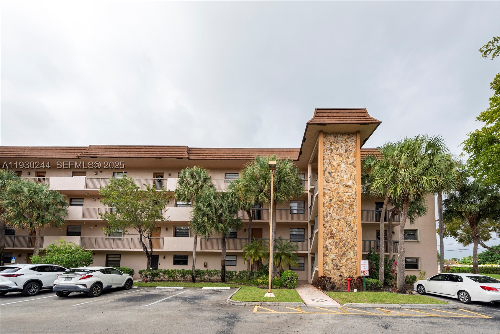 4940 E Sabal Palm Blvd 414 Property Photo 22