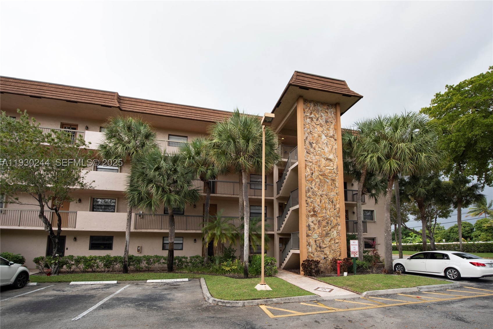 4940 E Sabal Palm Blvd 414 Property Photo 23