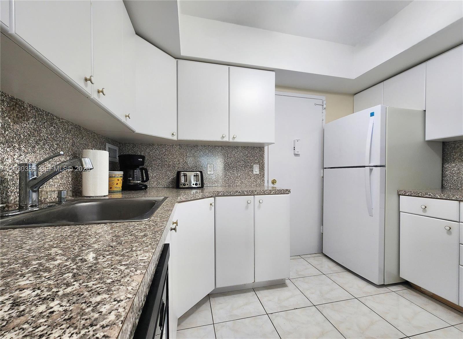 3505 S Ocean Dr 508 Property Photo 8