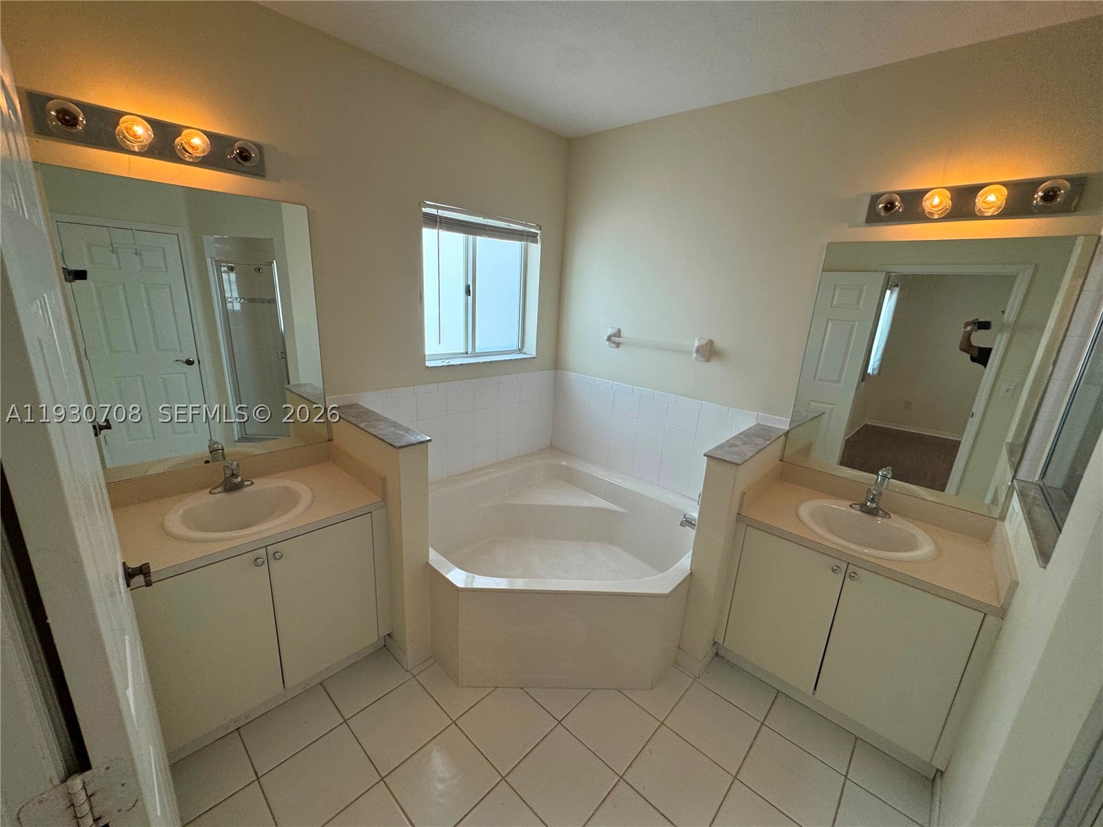 2452 Se 19th Ct Property Photo 6