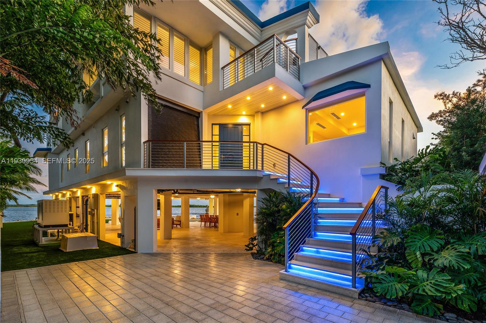 180 Pompano Dr Property Photo 4