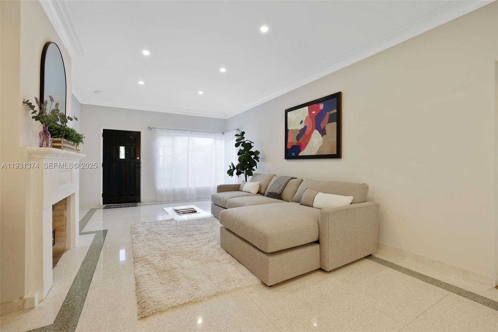 3760 Royal Palm Ave Property Photo 6