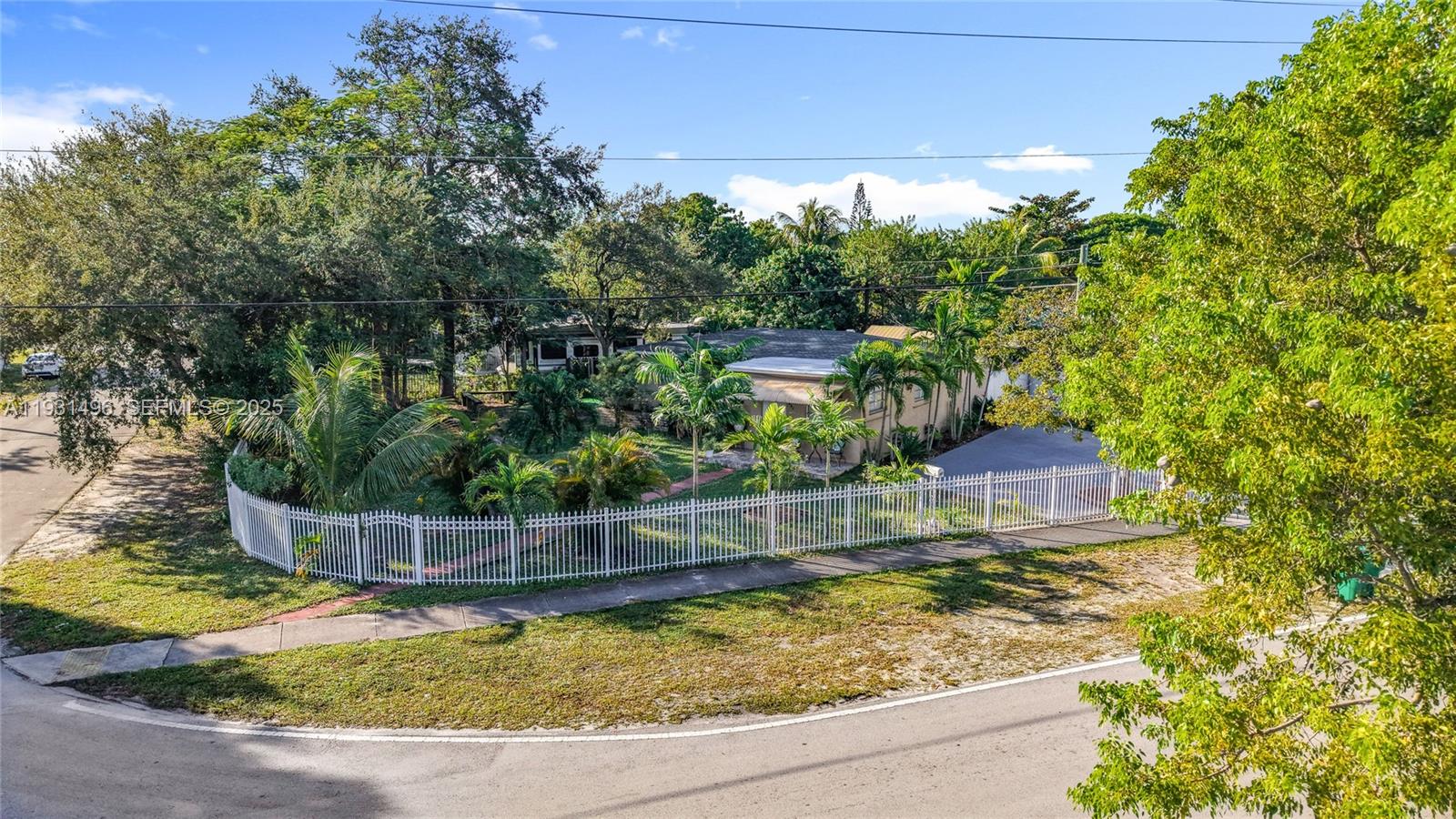 1860 Nw 127th St Property Photo 3