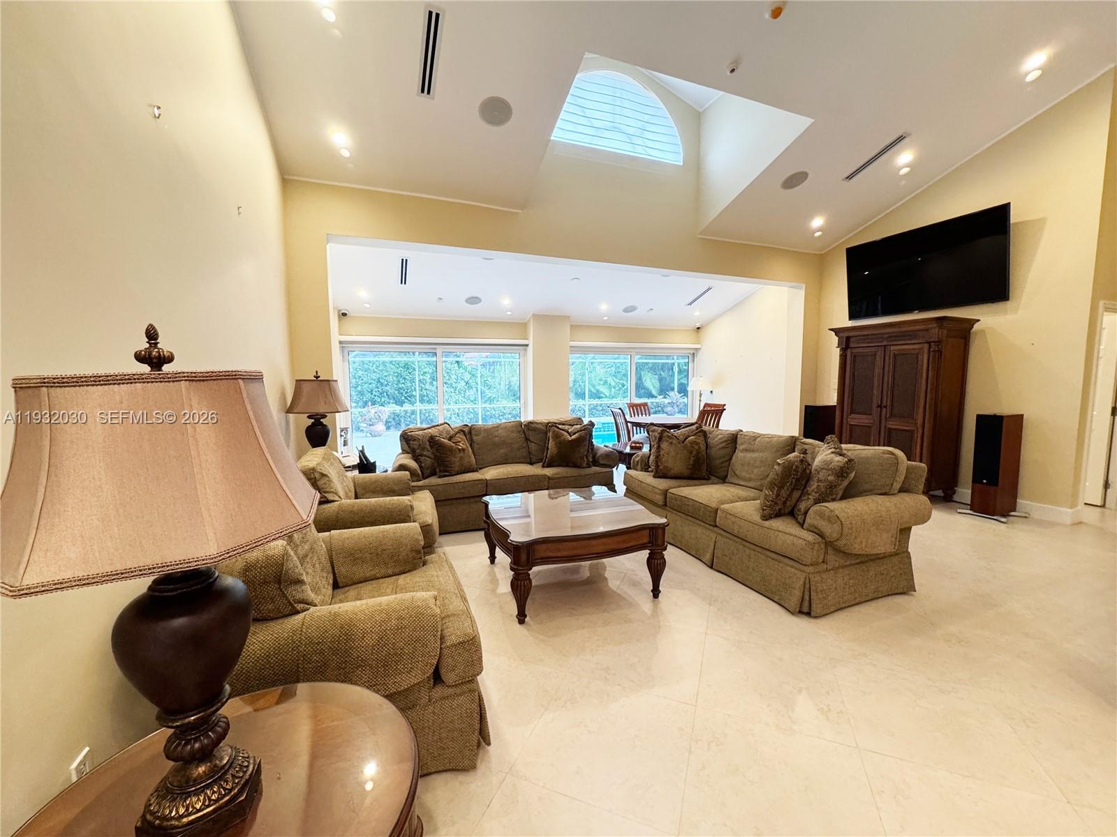 610 Misty Oaks Ln Property Photo 7