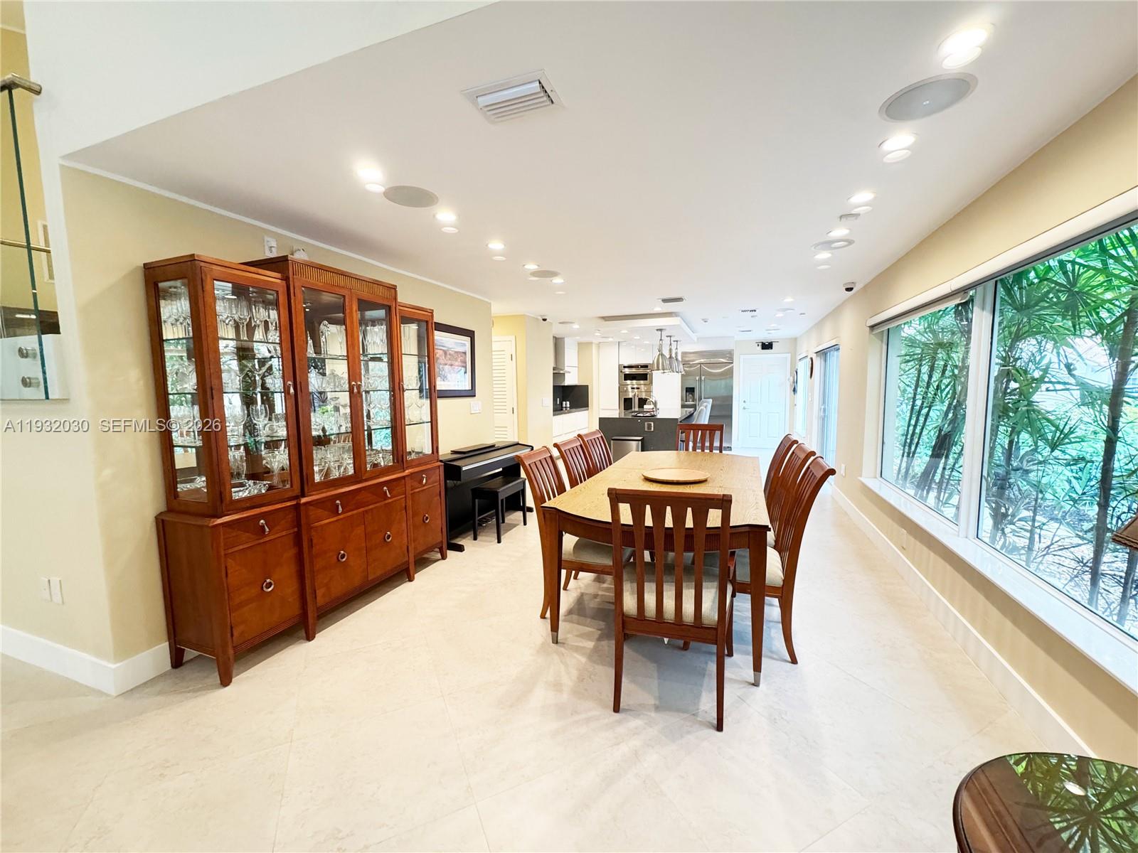 610 Misty Oaks Ln Property Photo 10