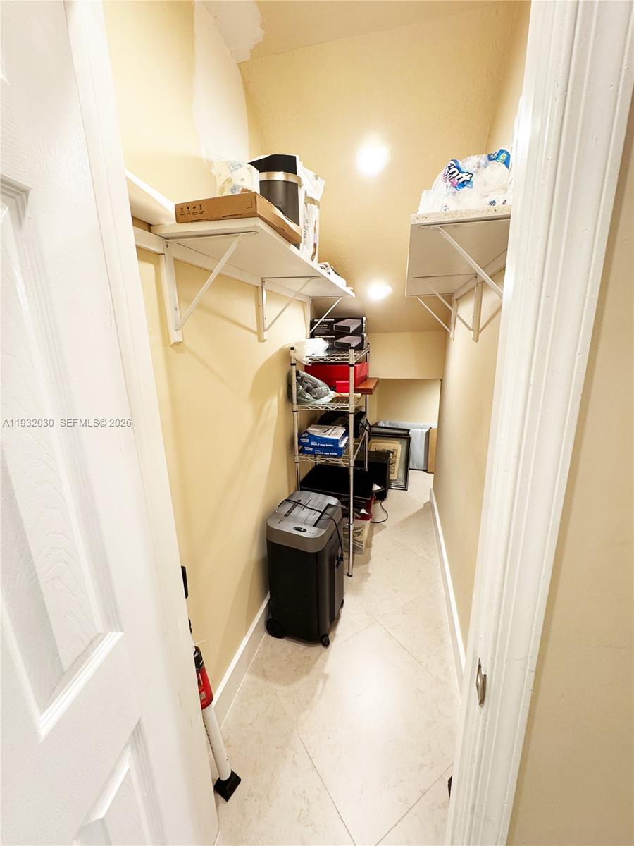 610 Misty Oaks Ln Property Photo 17